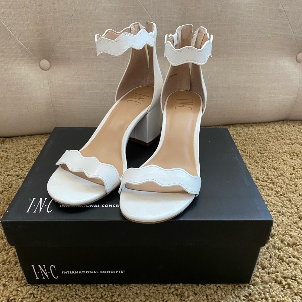 EUC INC International Concepts White Sandals Size 6.5 M - daughter wore once